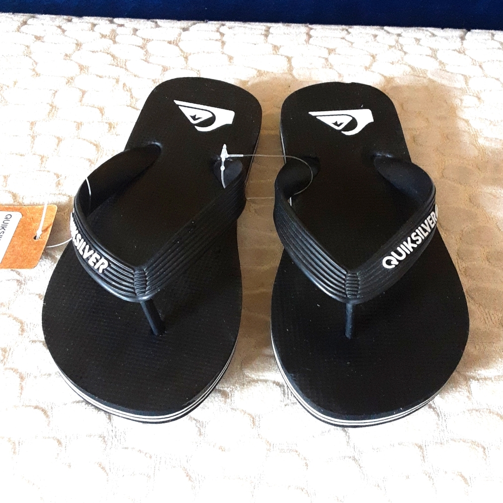 Boys flip flops